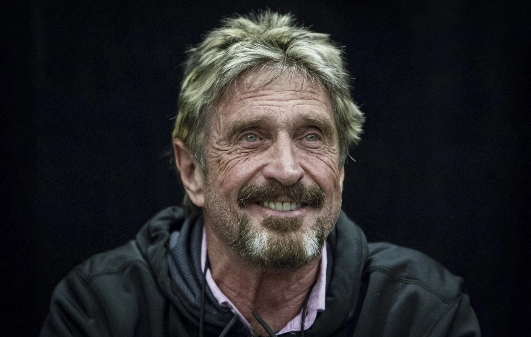 En este momento estás viendo La loca y excéntrica vida de John McAfee, de emprendedor a forajido.