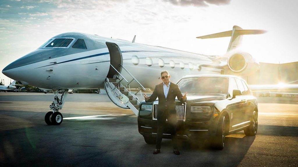 El momento que le entregan a Grant Cardone su avión privado Gulfstream G550