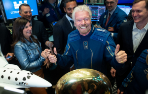 Lee más sobre el artículo Richard Branson realiza sueño de viajar al espacio: “Una experiencia única”