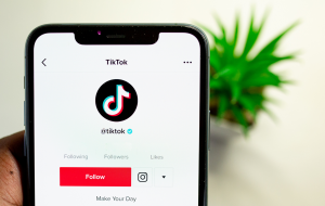 Lee más sobre el artículo TikTok se expande al eCommerce, busca lanzar un Marketplace.